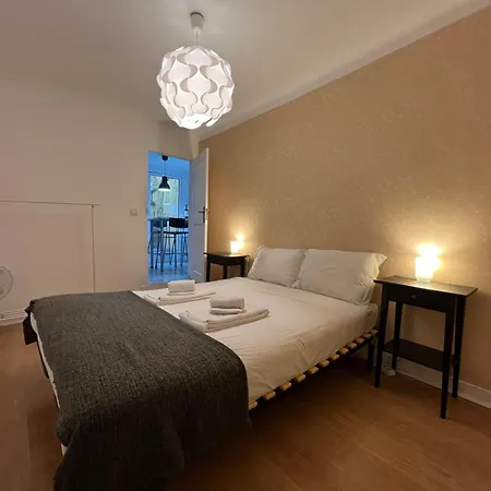 Downtown Santana ליסבון