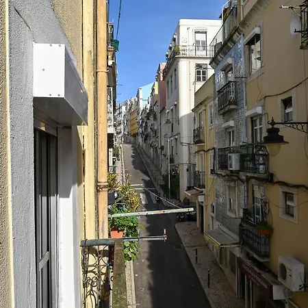 Downtown Santana ליסבון